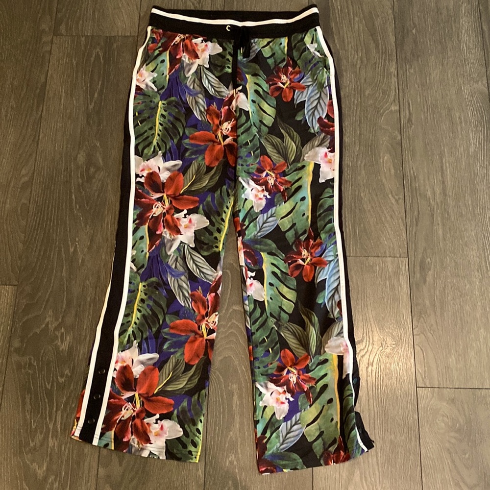 Fun floral pants with stretch waist and give in the material.